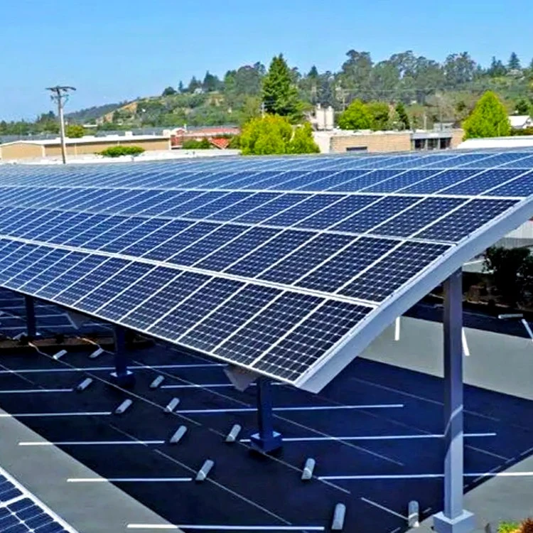 Fotovoltaický prístrešok na auto so zakrivenou strechou